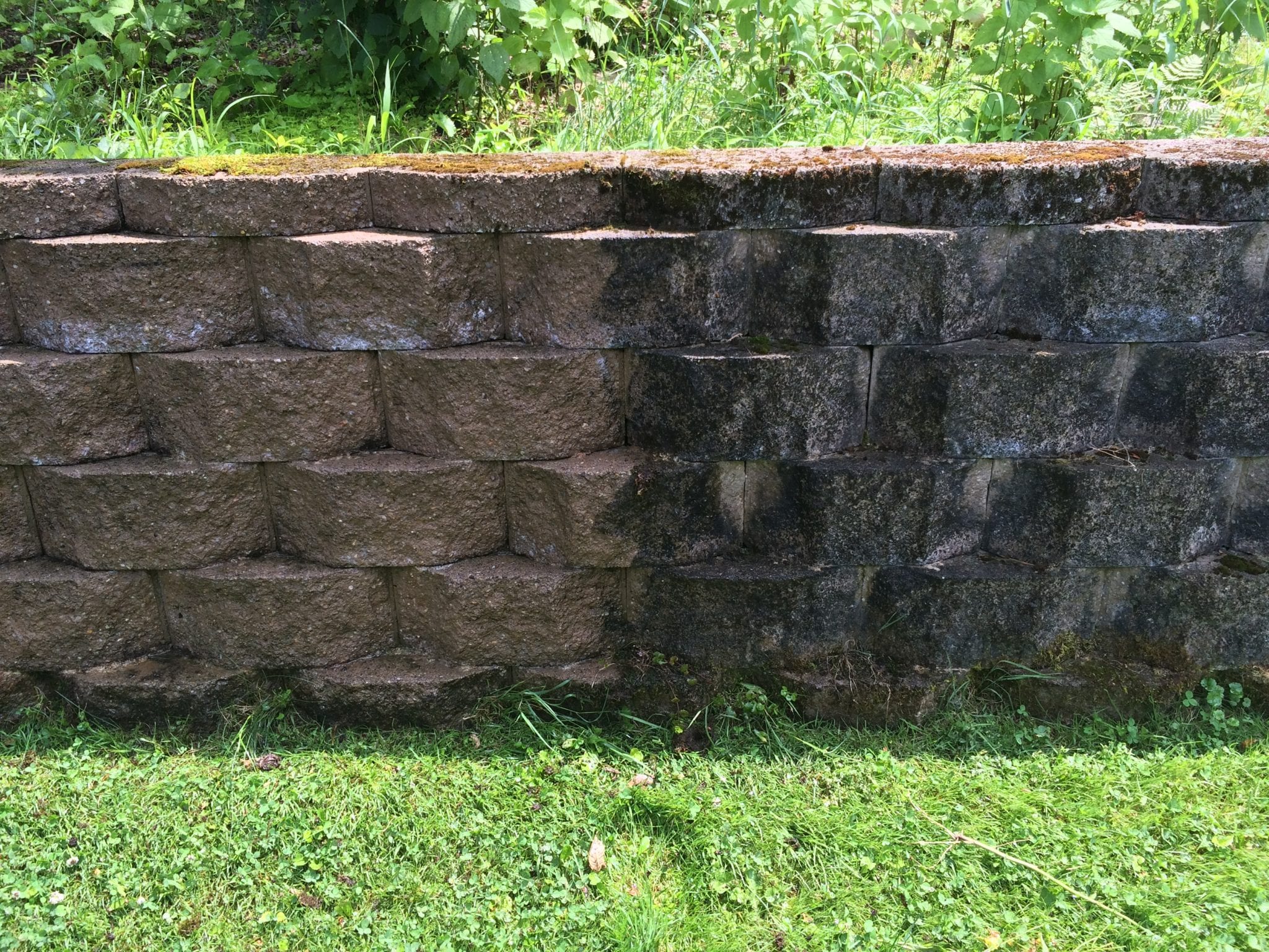 h2oTEKS Ltd Pressure Washing a Retaining Wall